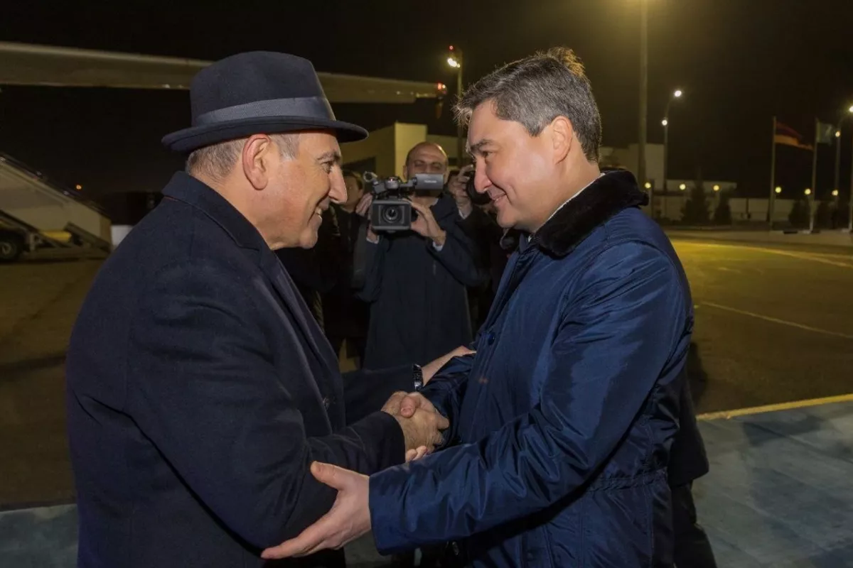 Armenian PM Arrives in Astana for Official Visit