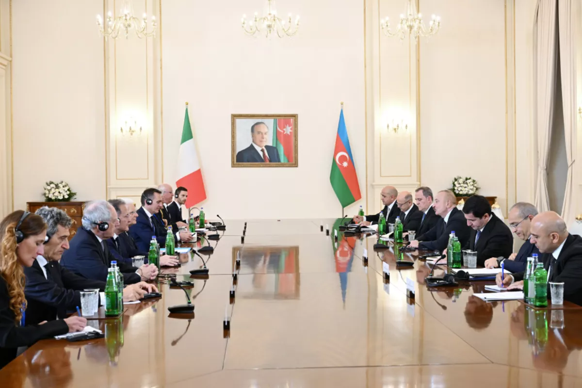 Azerbaijani, Italian Presidents Hold Expanded Meeting in Baku