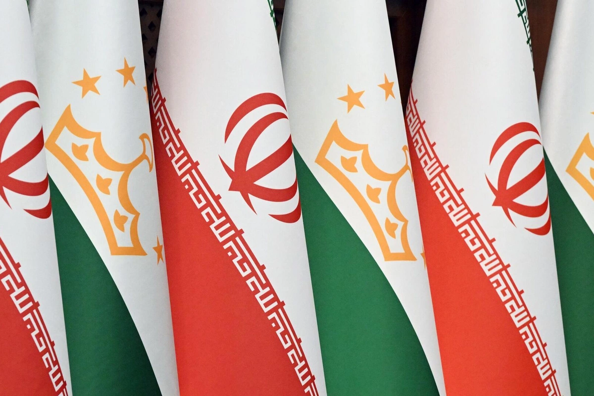Tajik Foreign Minister Signs Memorial Book for Iran’s Bandar Abbas Port Blast