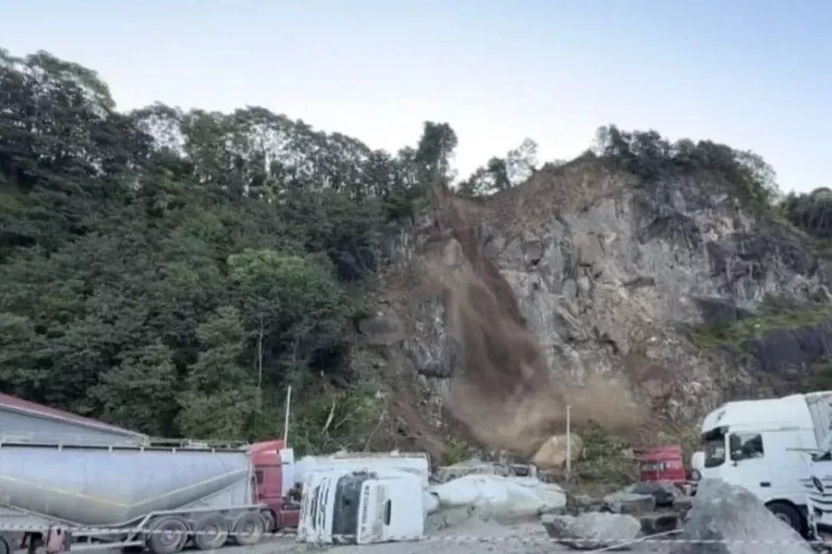 Massive Landslide Near Turkish-Georgian Border Kills One