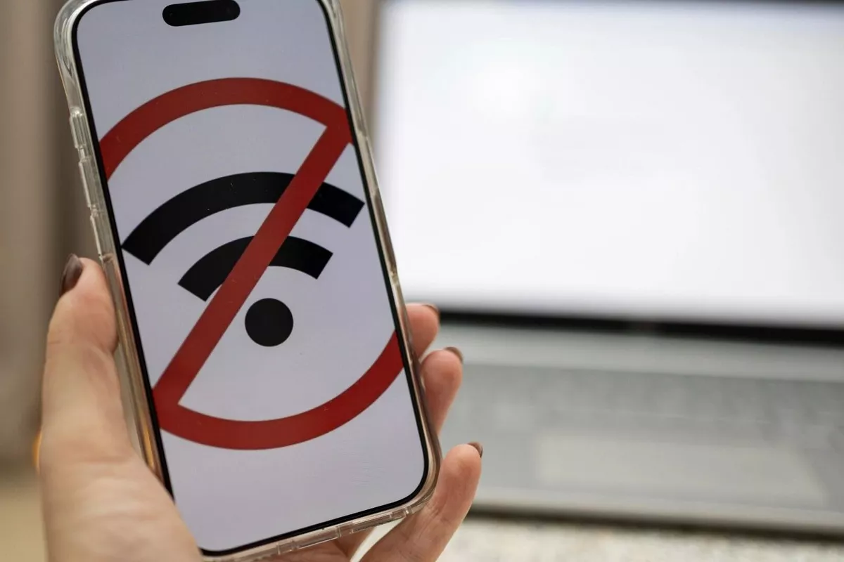 Russia's St. Petersburg Faces Second Day of Mobile Internet Outages