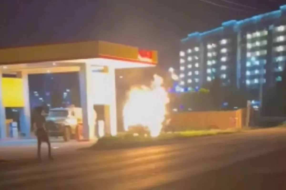 Three Killed After Car Bursts Into Flames in Kazakhstan's Aktobe - VIDEO