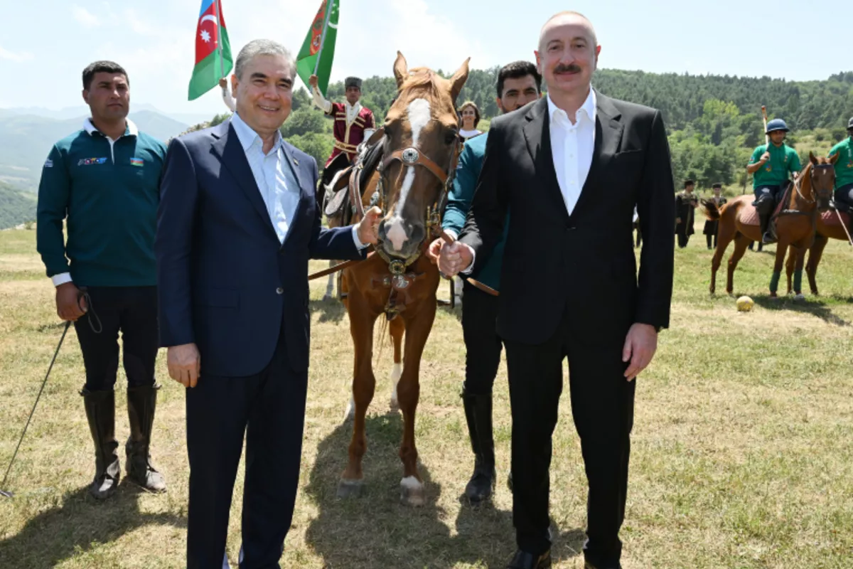 Azerbaijani Leader Gifts Karabakh Horse to Turkmen People’s Council Chairman in Shusha