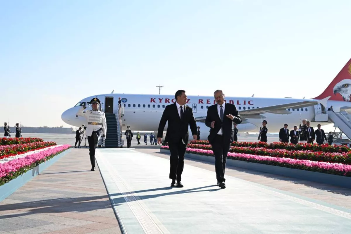 Kyrgyz President Arrives in Uzbekistan for Official Visit