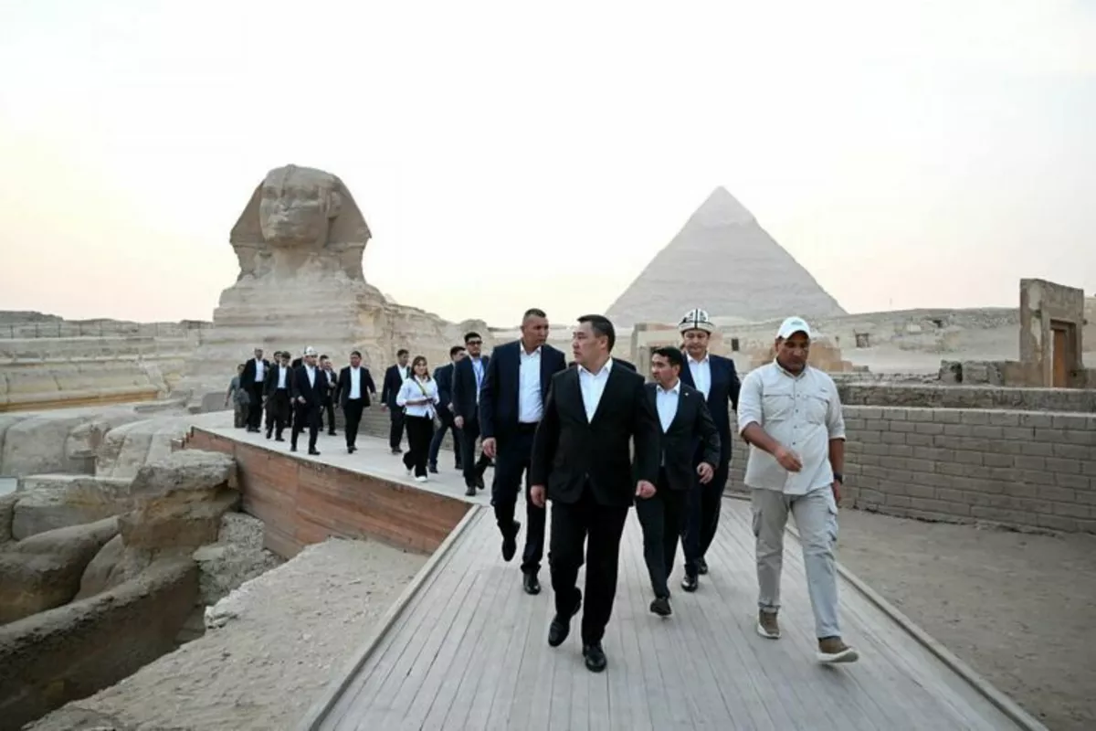 Kyrgyz President Explores Egypt’s Pyramids and Grand Egyptian Museum