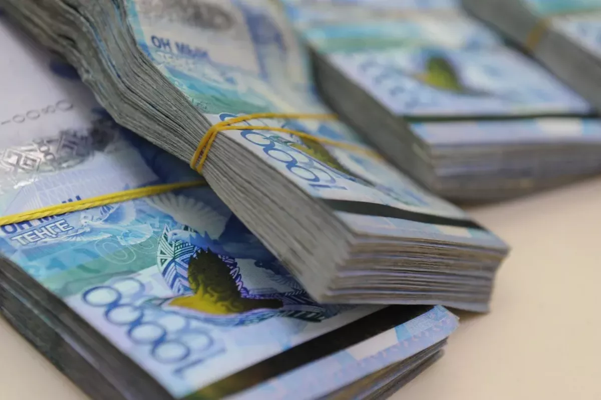 Kazakh Phone Scammers Push Victim into Cash Withdrawal and Handover
