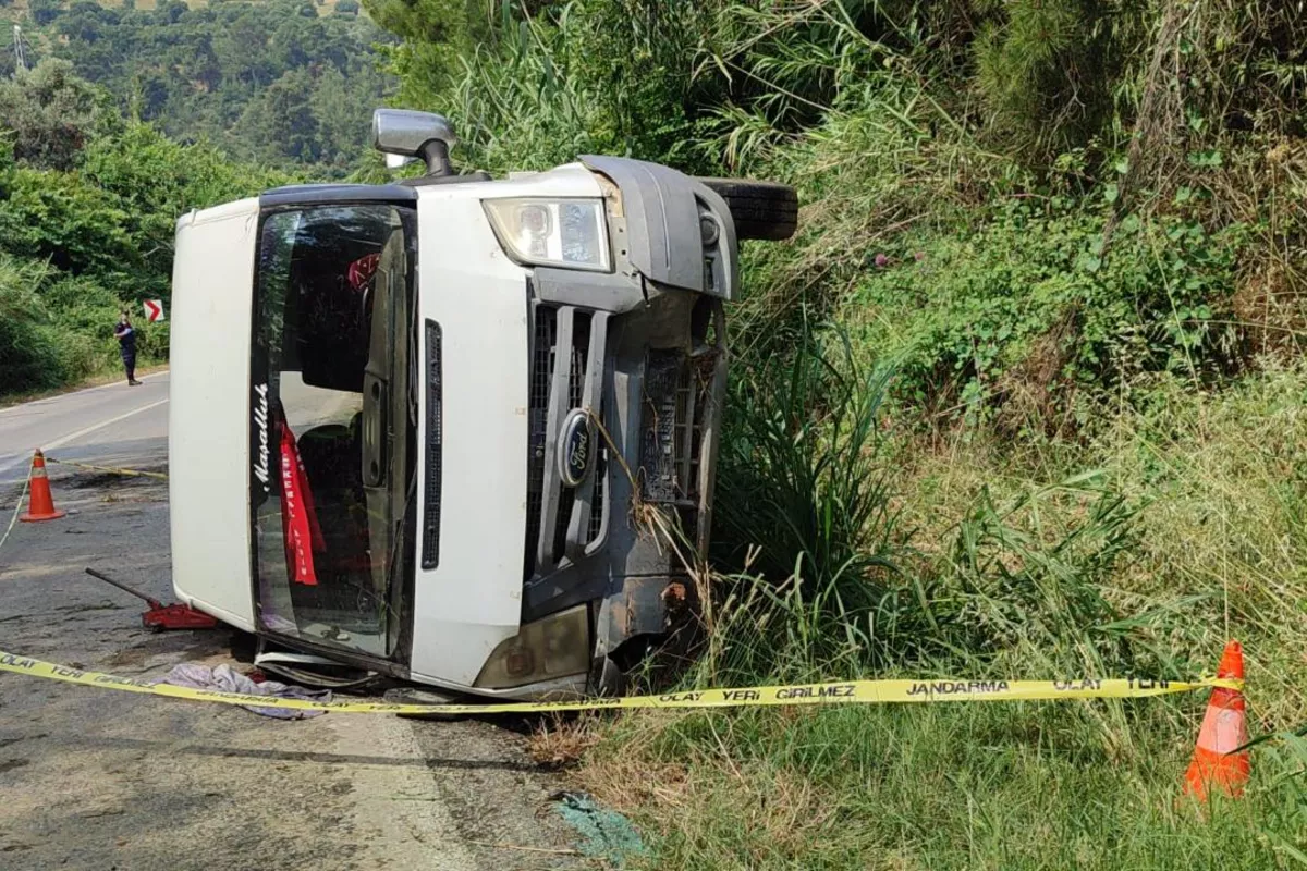 Minibus Carrying Farm Workers Overturns in Türkiye’s Izmir, One Dead