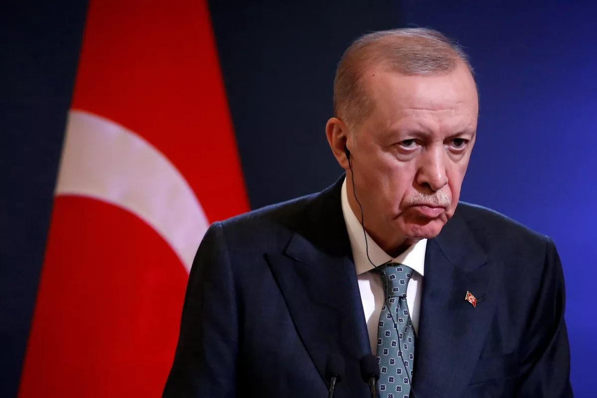 Erdoğan Tells Pezeshkian: Airspace Violation 'Unacceptable' After Missile Intercepted