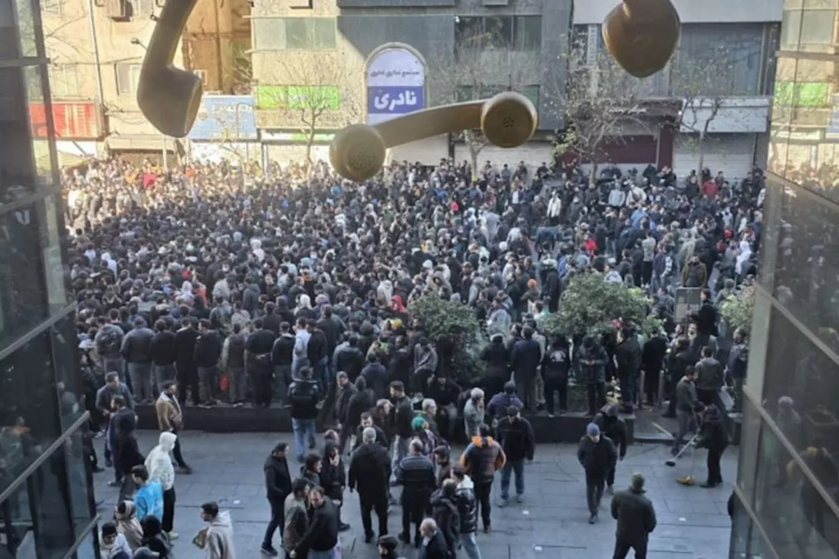 Death Toll Hits 10 Amid Widespread Protests in Iran