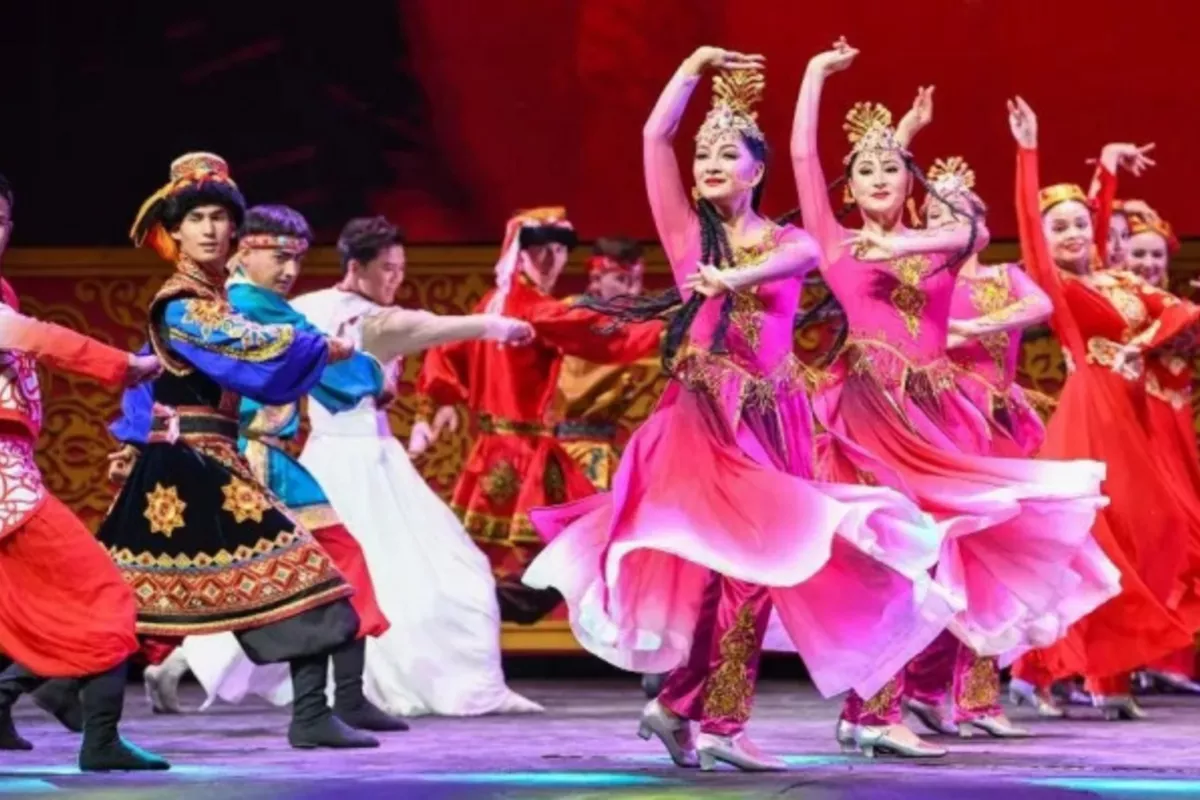 Vibrant Cultural Tapestry Unfolds at International Folk Dance Festival In China