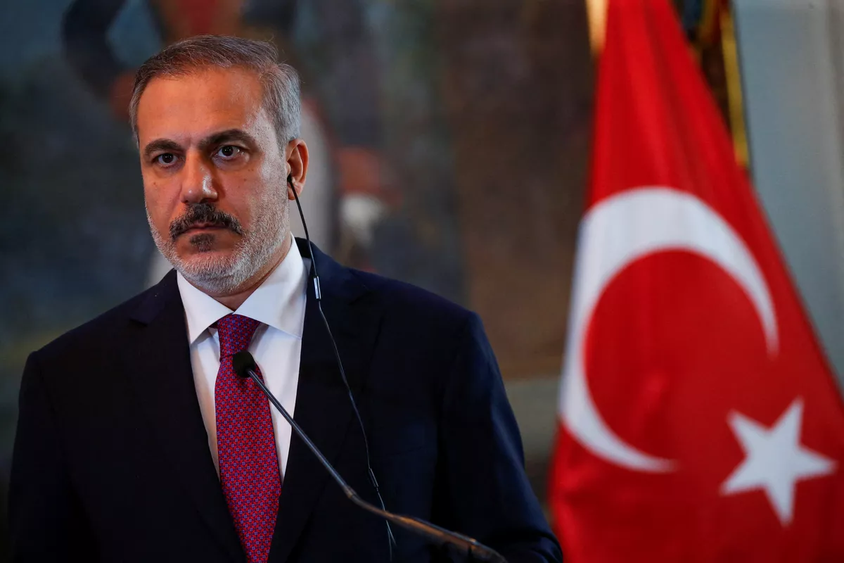 Turkish FM Tours Azerbaijan's Pavilion at IDEF 2025