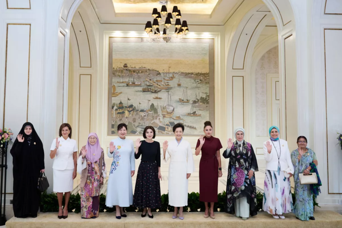 CCTV Showcases SCO Plus Leaders’ Spouses on Scenic Tianjin River Cruise