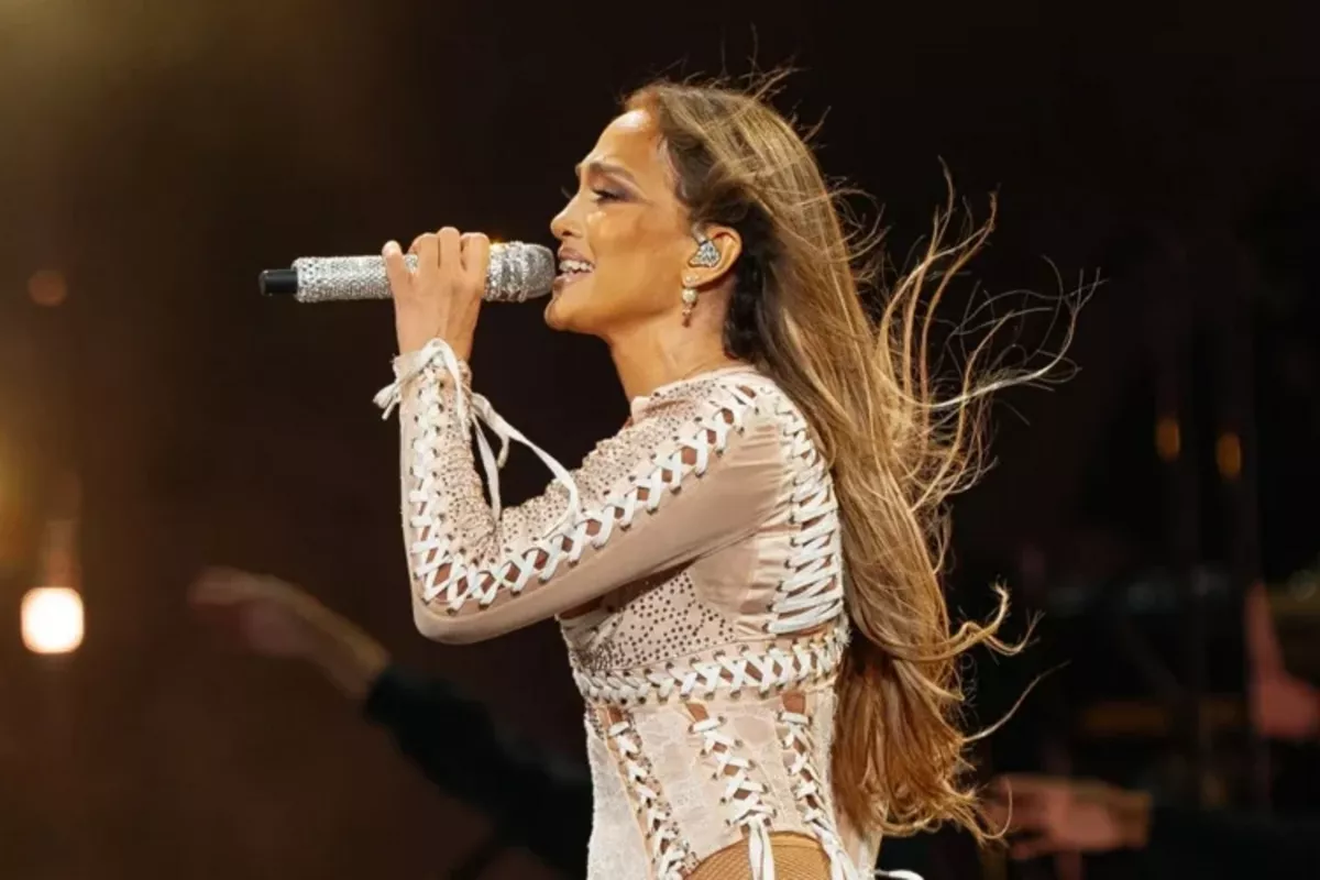 Jennifer Lopez Stuns with Fashion, Fire, and Hits at Kazakhstan’s Astana Arena