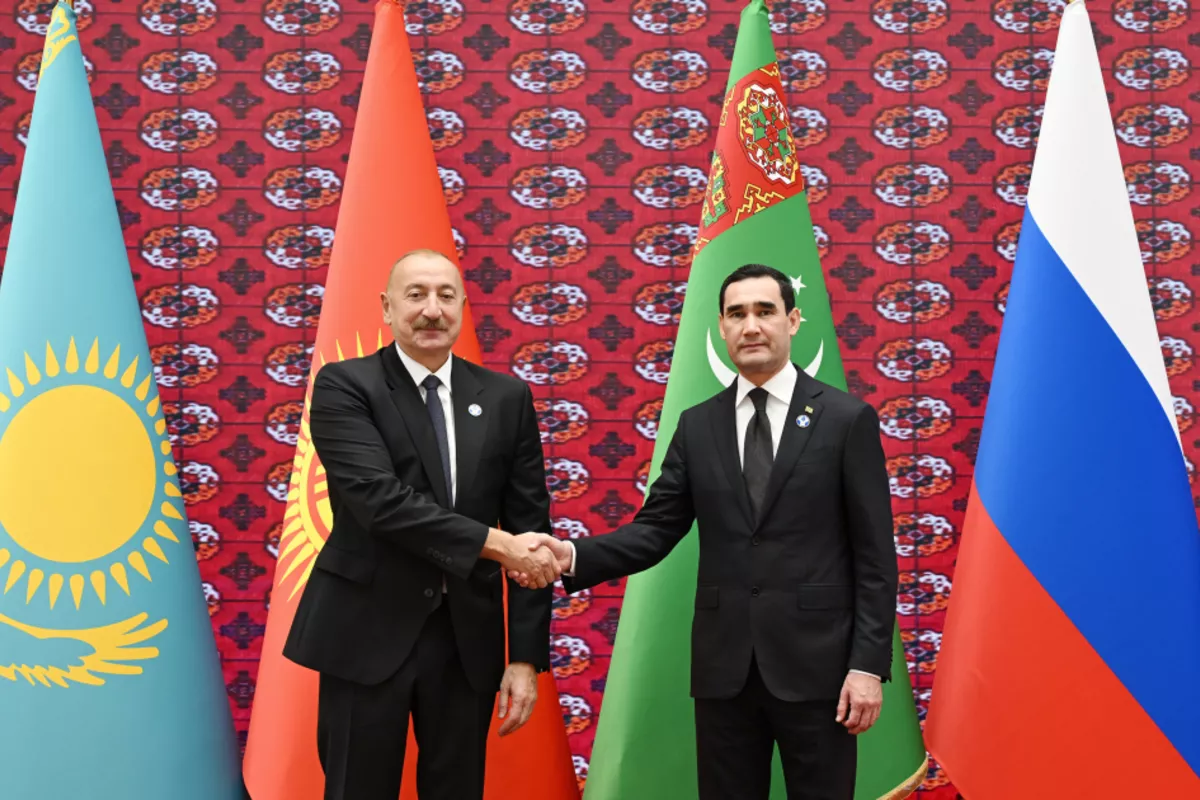 Turkmen President Welcomes Azerbaijani Counterpart Ahead of CIS Summit