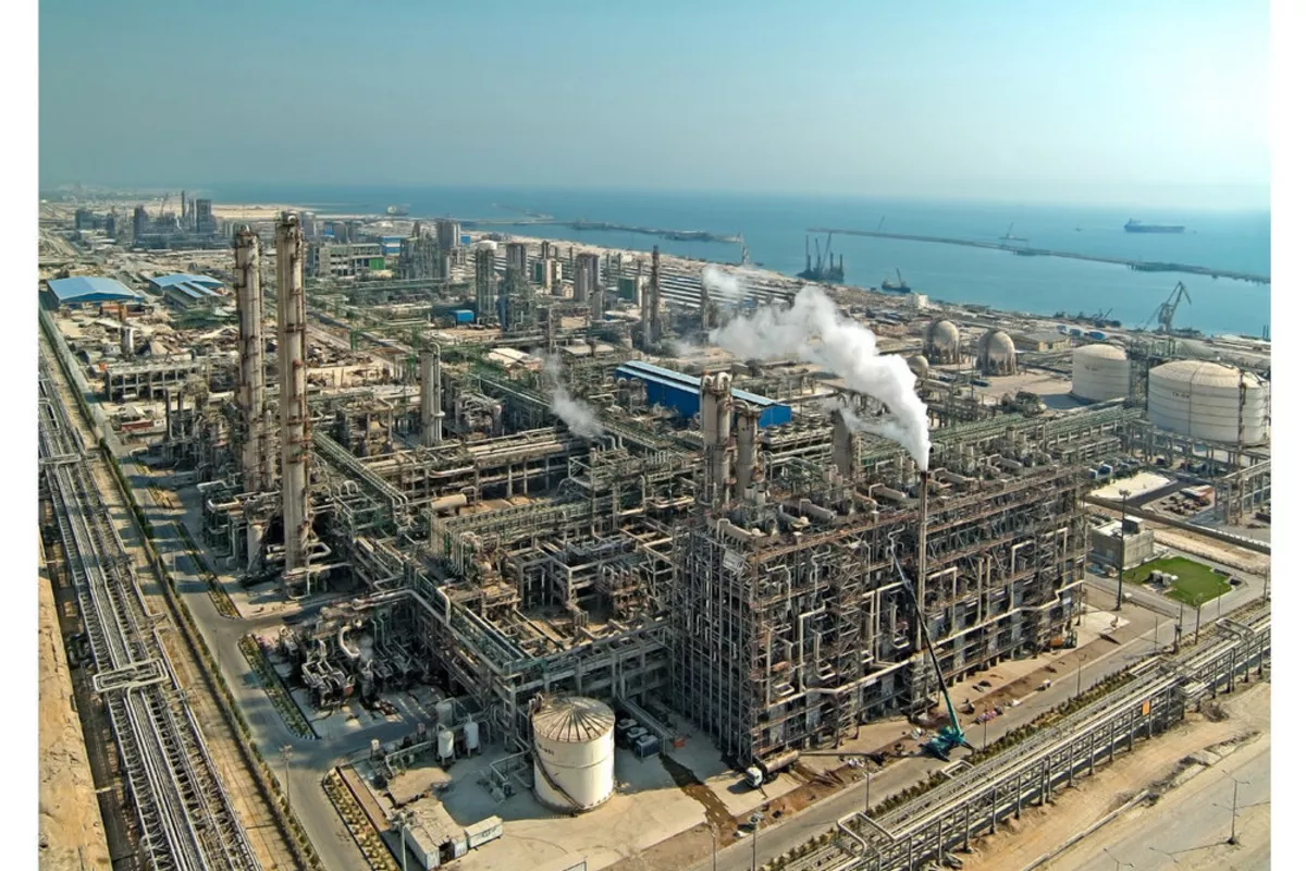 Iran Reportedly Halts Petrochemical Exports
