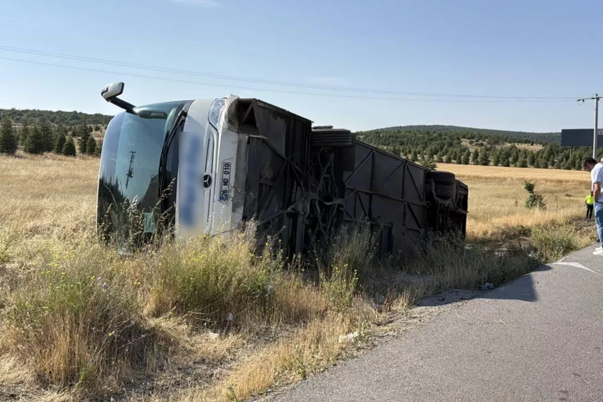 Bus Overturns in Türkiye, Leaving Over 20 People Injured
