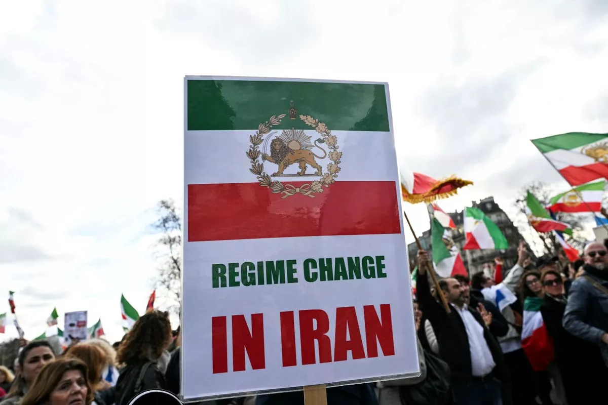 What Awaits Iran: Regime Change or Regime Update?