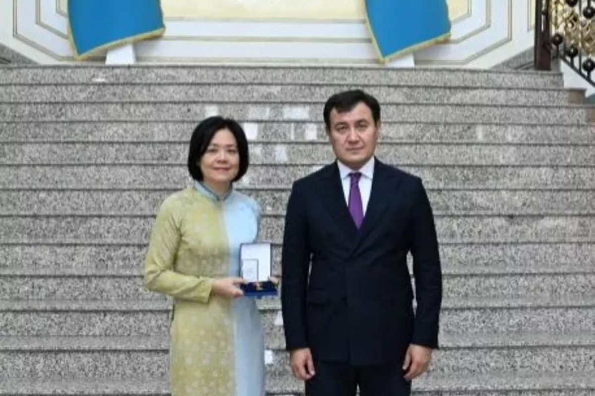 Kazakh Deputy FM Bids Farewell to Outgoing Vietnamese Ambassador