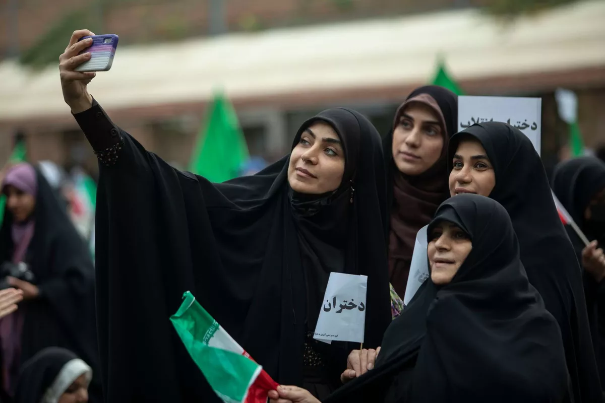 Post-War Iran: New Sanctions, Currency Crash, and Political Uncertainty