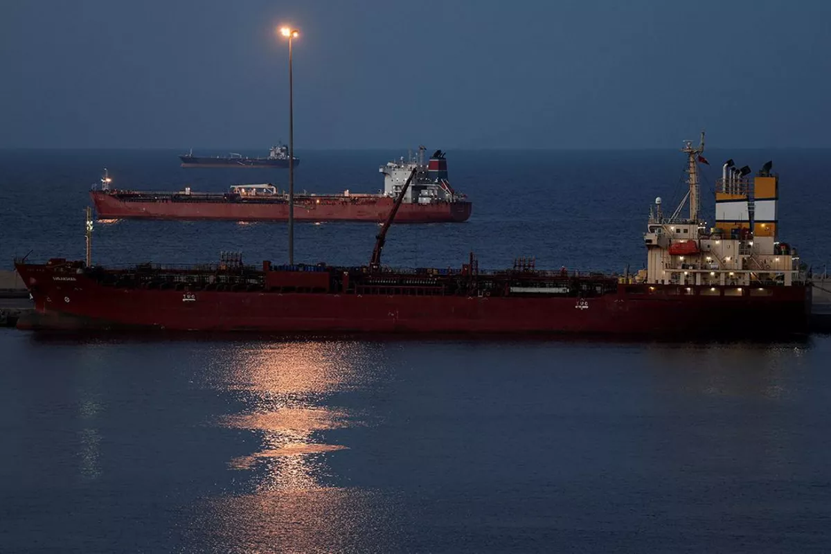 Unknown Projectile Hits Bulk Carrier Near Dubai
