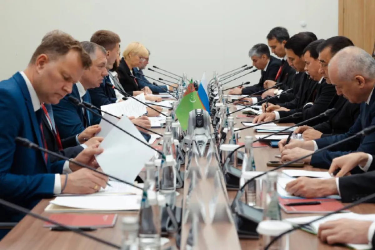 Turkmen-Russian Economic Commission Co-Chairs Meet in St. Petersburg