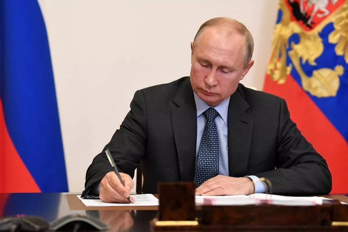 Putin Inks Law Allowing Non-Russians to Join Military