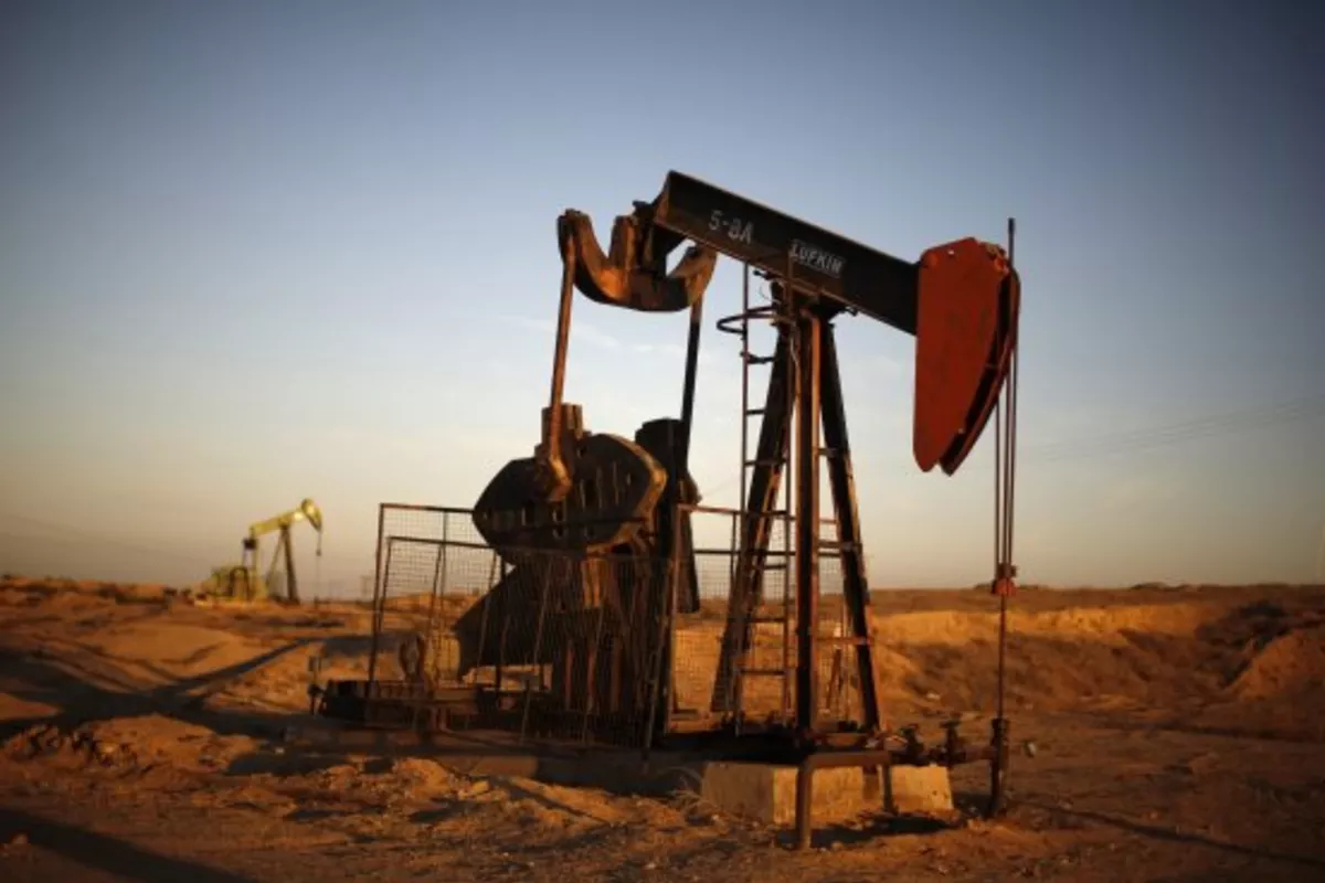 Azeri Light Oil Price Dips Slightly in Global Markets