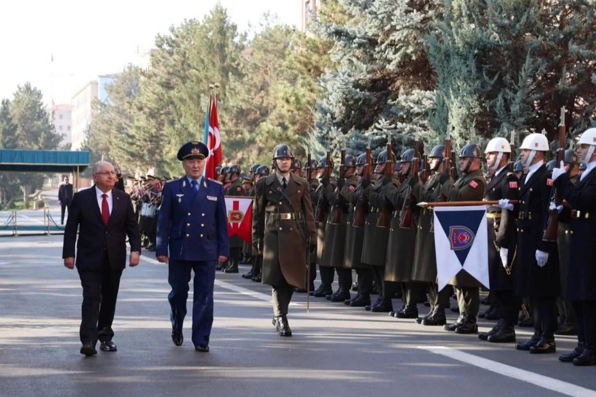 Kazakh Defense Minister Visits Türkiye for Official Talks
