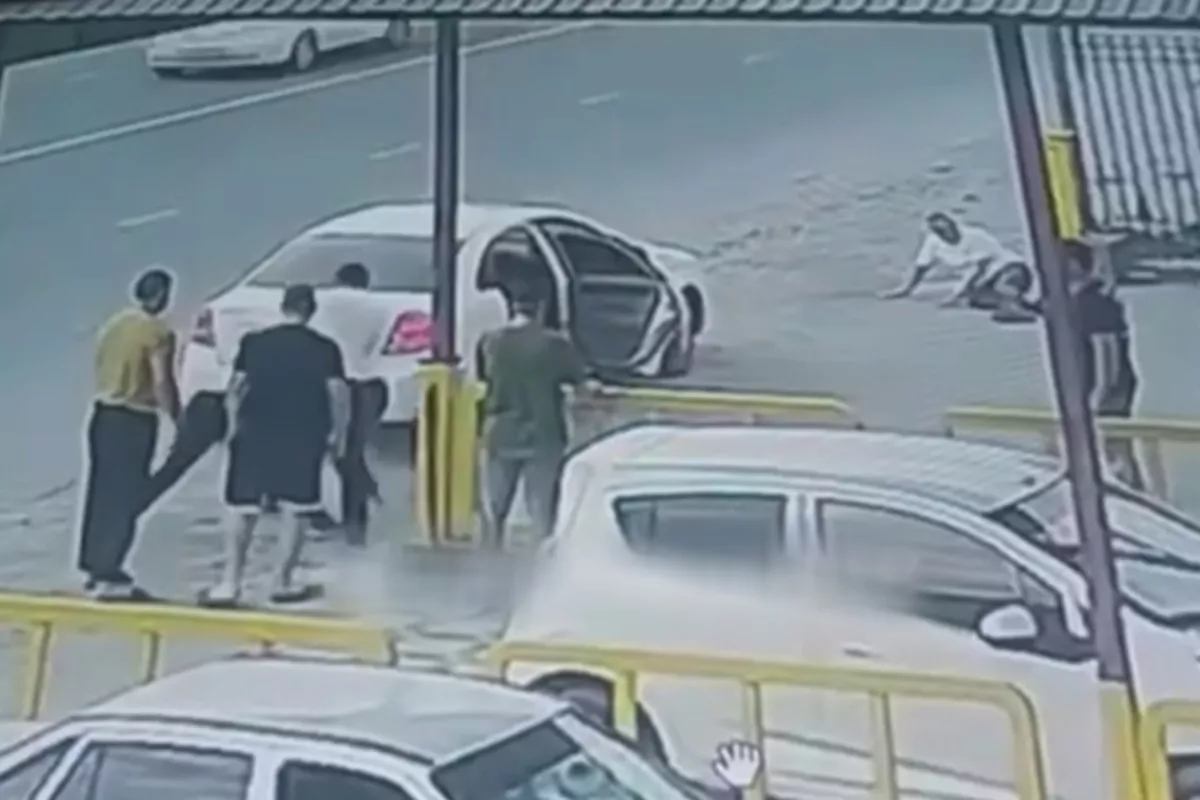 Man Dies After Brutal Family Dispute Over Debt in Uzbekistan - VIDEO