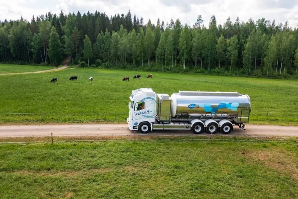Ukraine's Border Guards Find Nine Men Inside Milk Truck