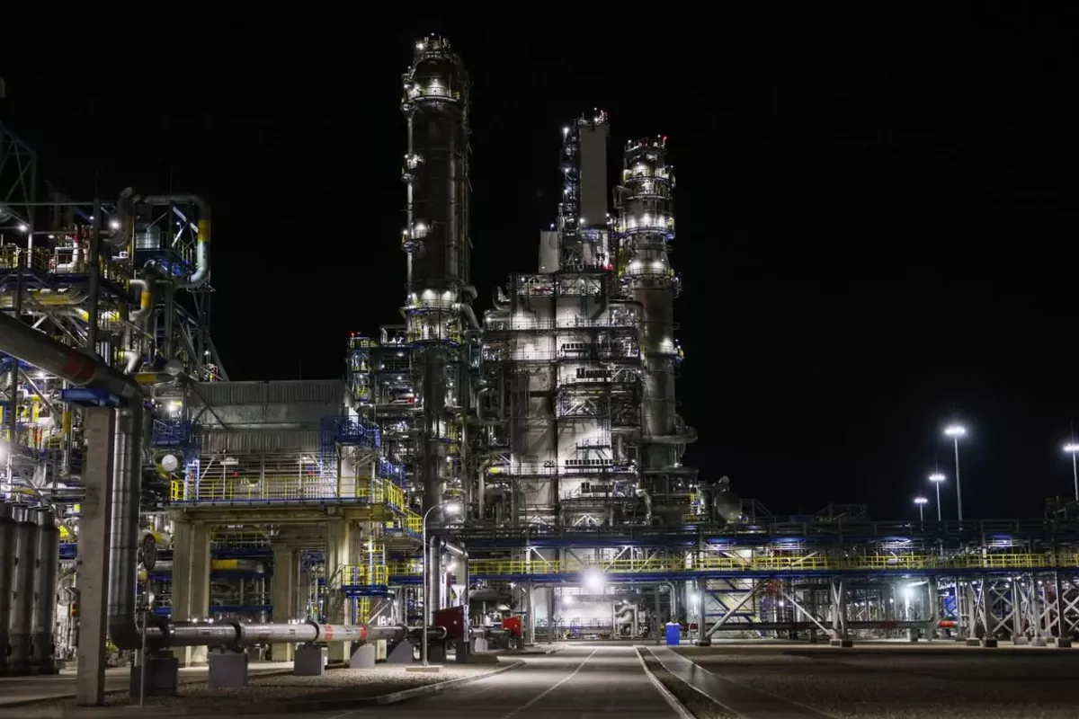 Fire Rages at Russian Lukoil Plant Amid Reported Drone Strike