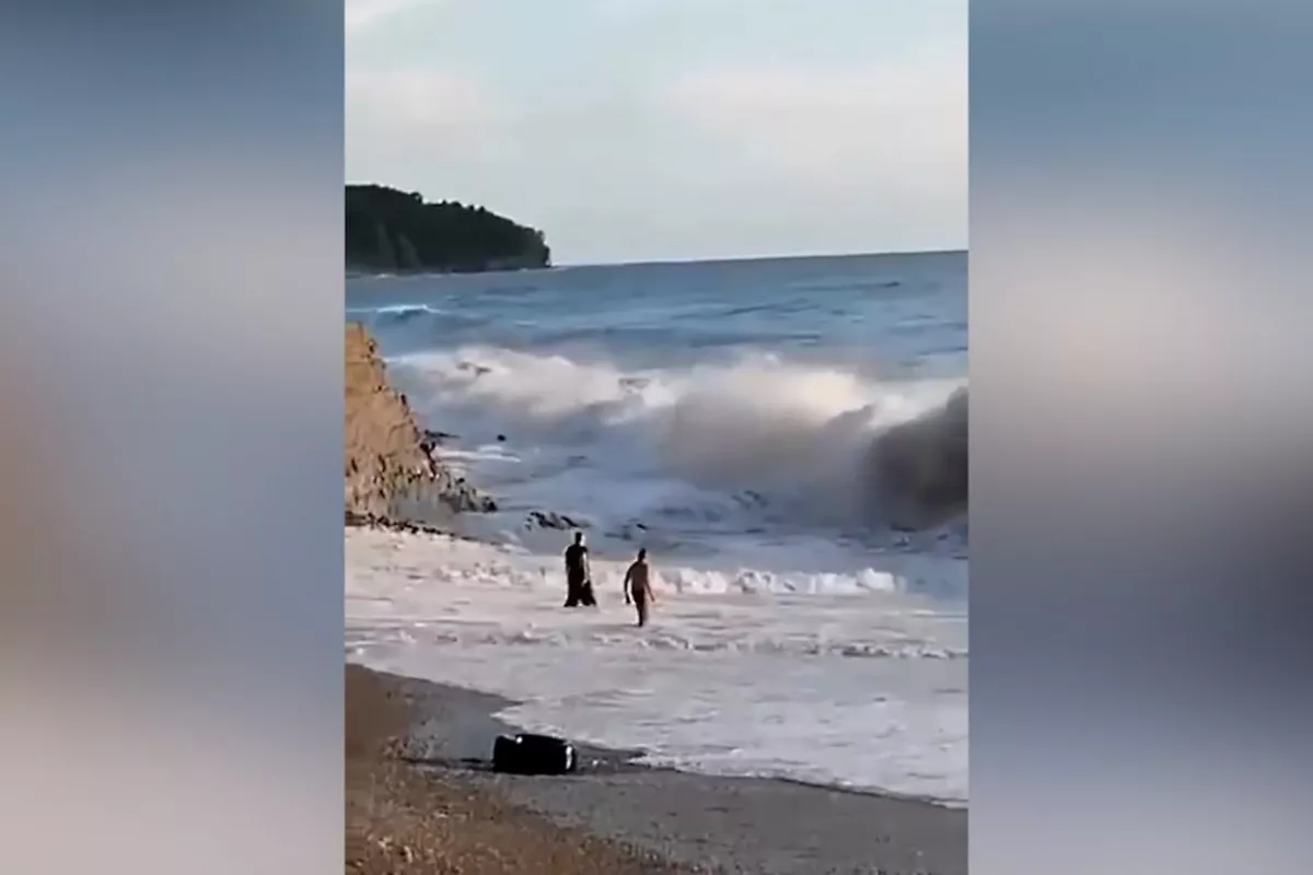 Two Men Missing After Entering Rough Seas Near Russia’s Tuapse