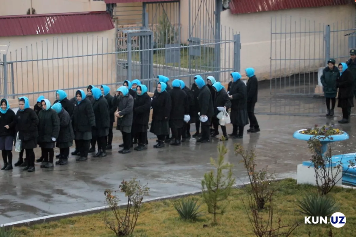 Uzbek President Pardons Over 850 Prisoners