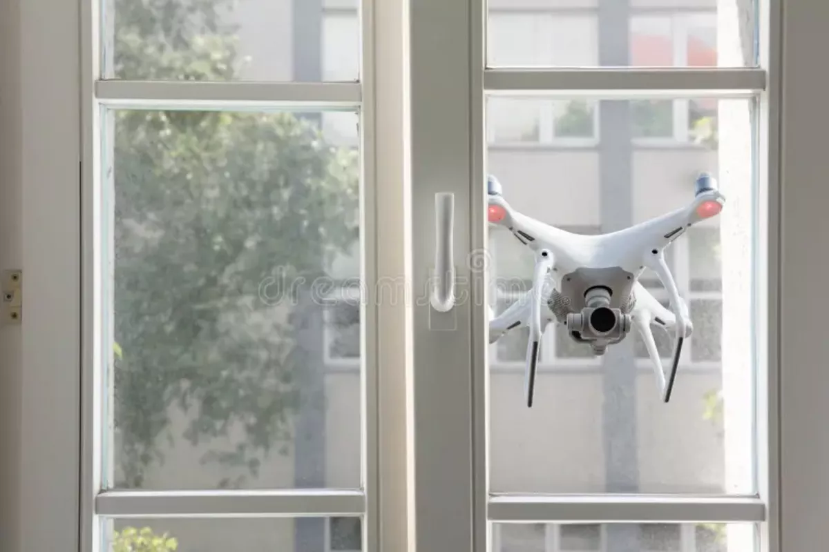 Georgian Residents Raise Alarm Over Drones Near Their Windows - VIDEO