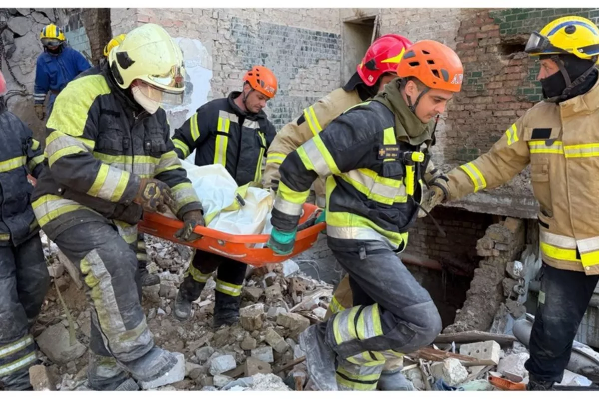 Mayor: Death Toll Rises to Two After Devastating Russian Strike on Ukraine’s Kyiv