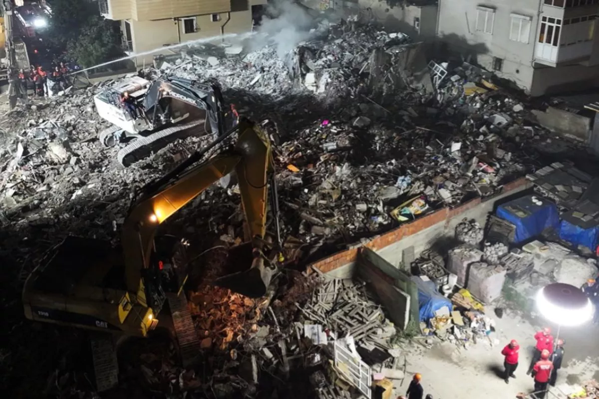 Death Toll Rises to Five After Building Collapse in Türkiye's Istanbul