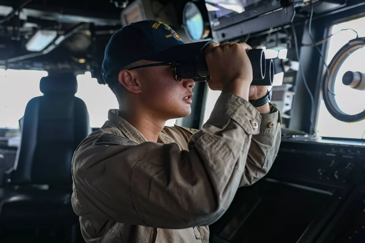 CENTCOM: 2 US-Flagged Vessels Safely Pass Through Strait of Hormuz
