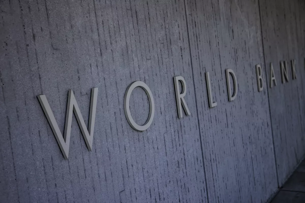 A Tragedy for Some or for All? On Wars, Growth Projections and Economic Impacts