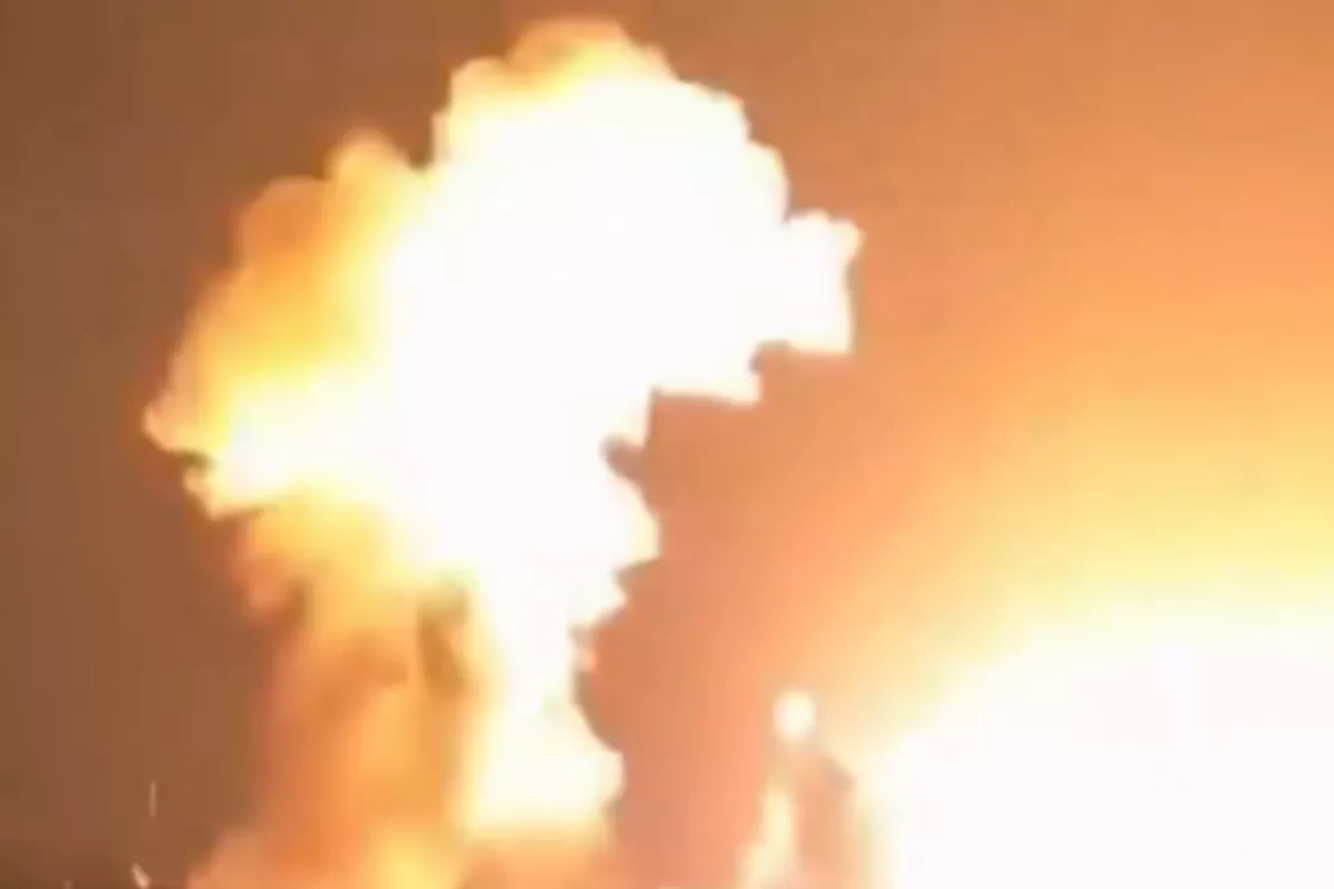 Massive Fire Erupts in Iran's Isfahan After Overnight Strikes - VIDEO