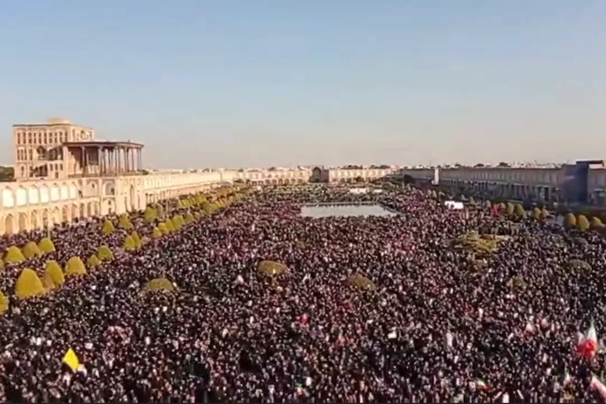 Thousands Flood Isfahan After Khamenei’s Death