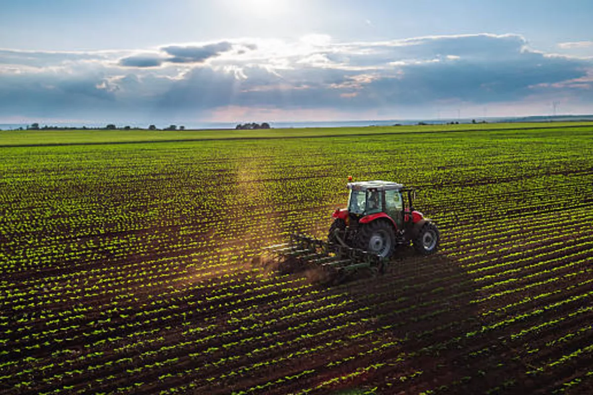 Uzbekistan Seals $300 Million Agricultural Machinery Deal with John Deere