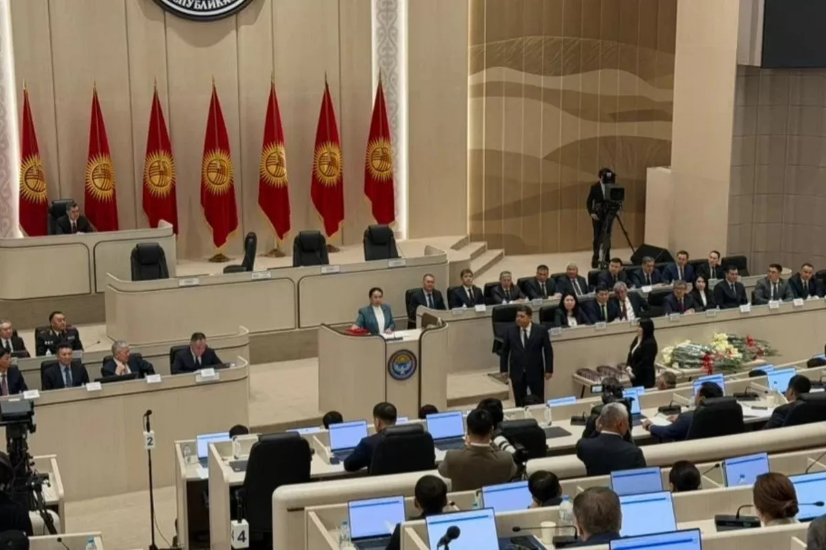 New Kyrgyz Parliament Convenes, MPs Take Oath of Office