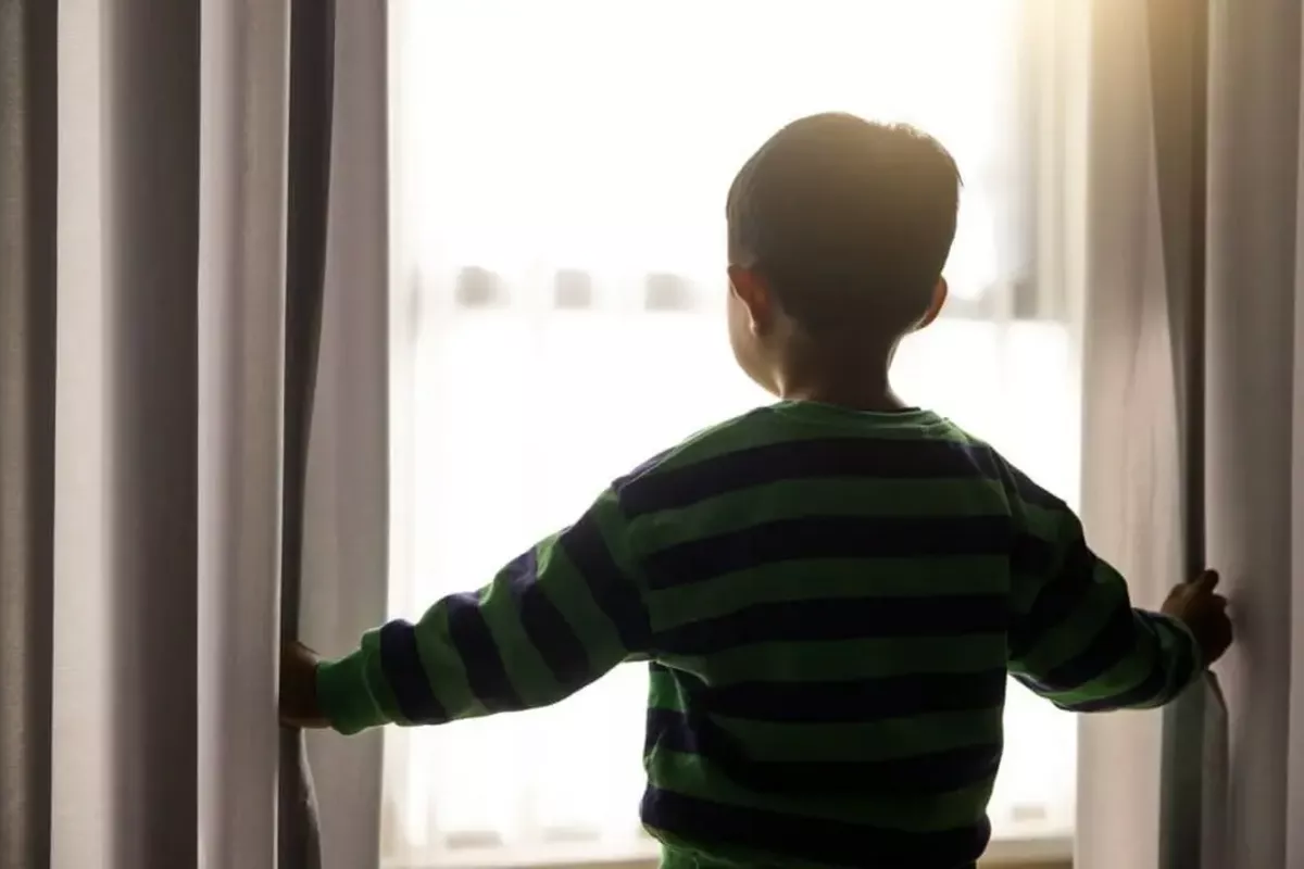 Tragedy in Karaganda: Child Falls From High-Rise Window in Kazakhstan