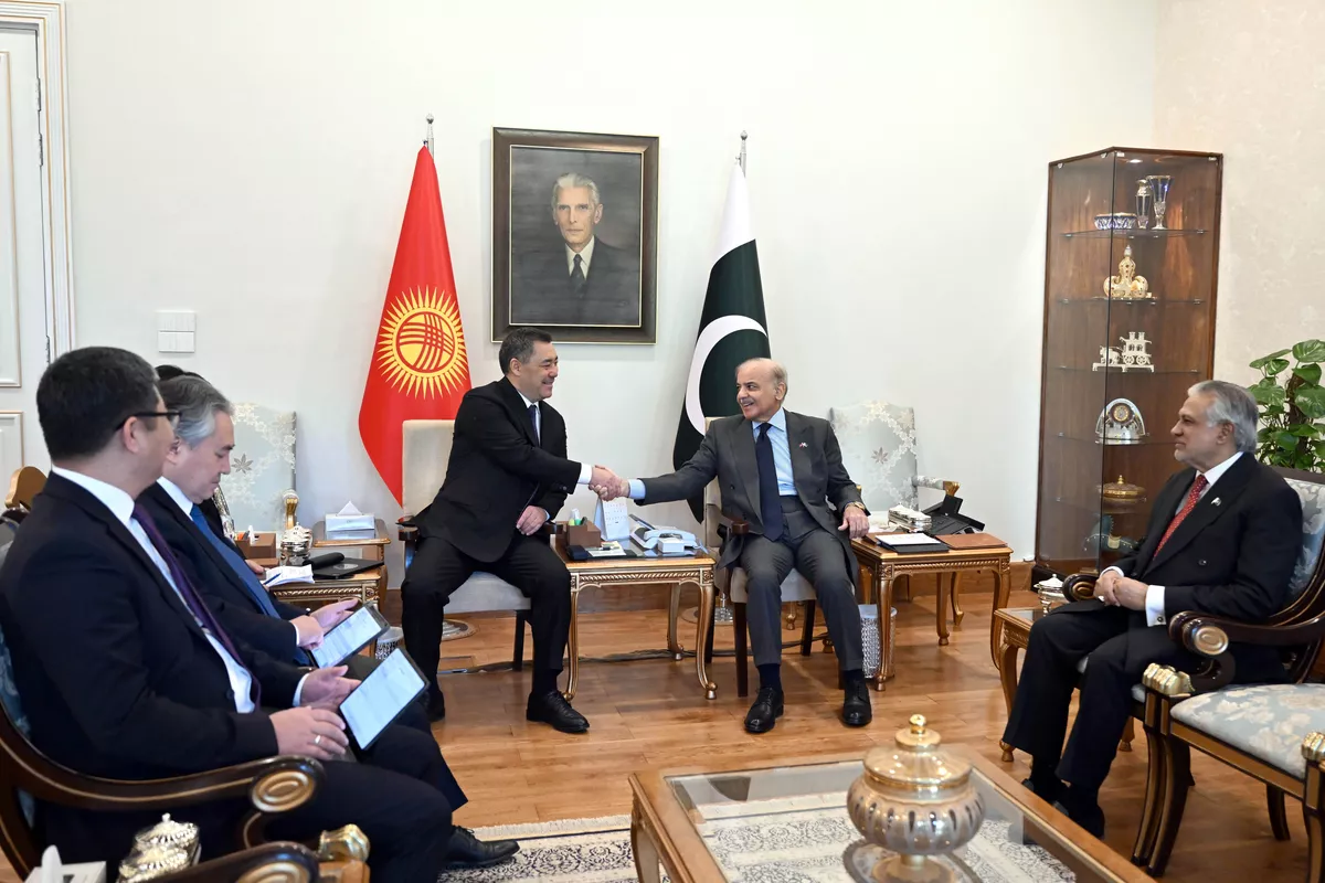 Kyrgyz President Meets with Pakistani PM to Boost Trade Ties