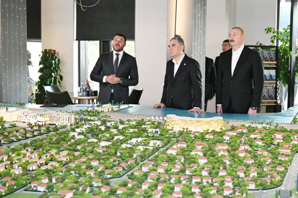 Azerbaijani President and Chairman of Turkmenistan’s Halk Maslahaty Visit Sea Breeze Resort