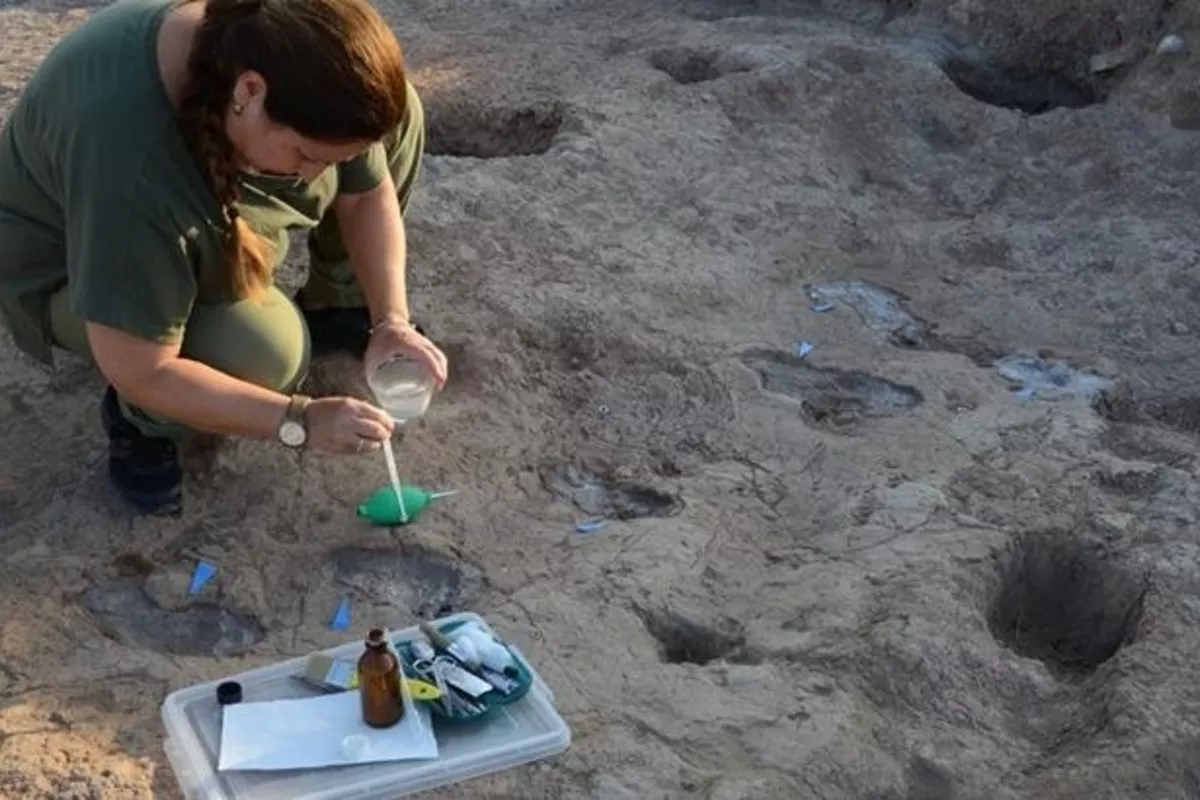 Archaeologists Discover 7,000-Year-Old Footprints in Southeastern Türkiye