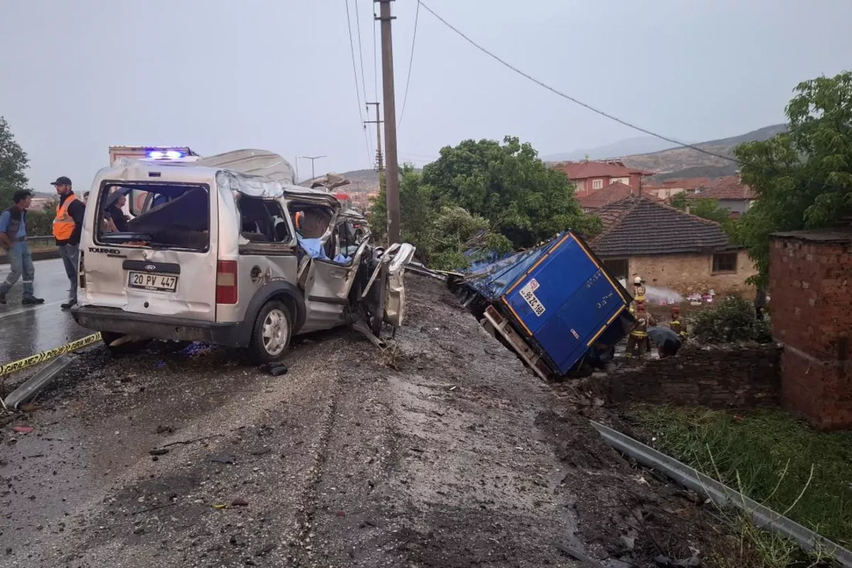 Two Dead, Four Injured in Devastating Three-Car Crash in Türkiye’s Manisa