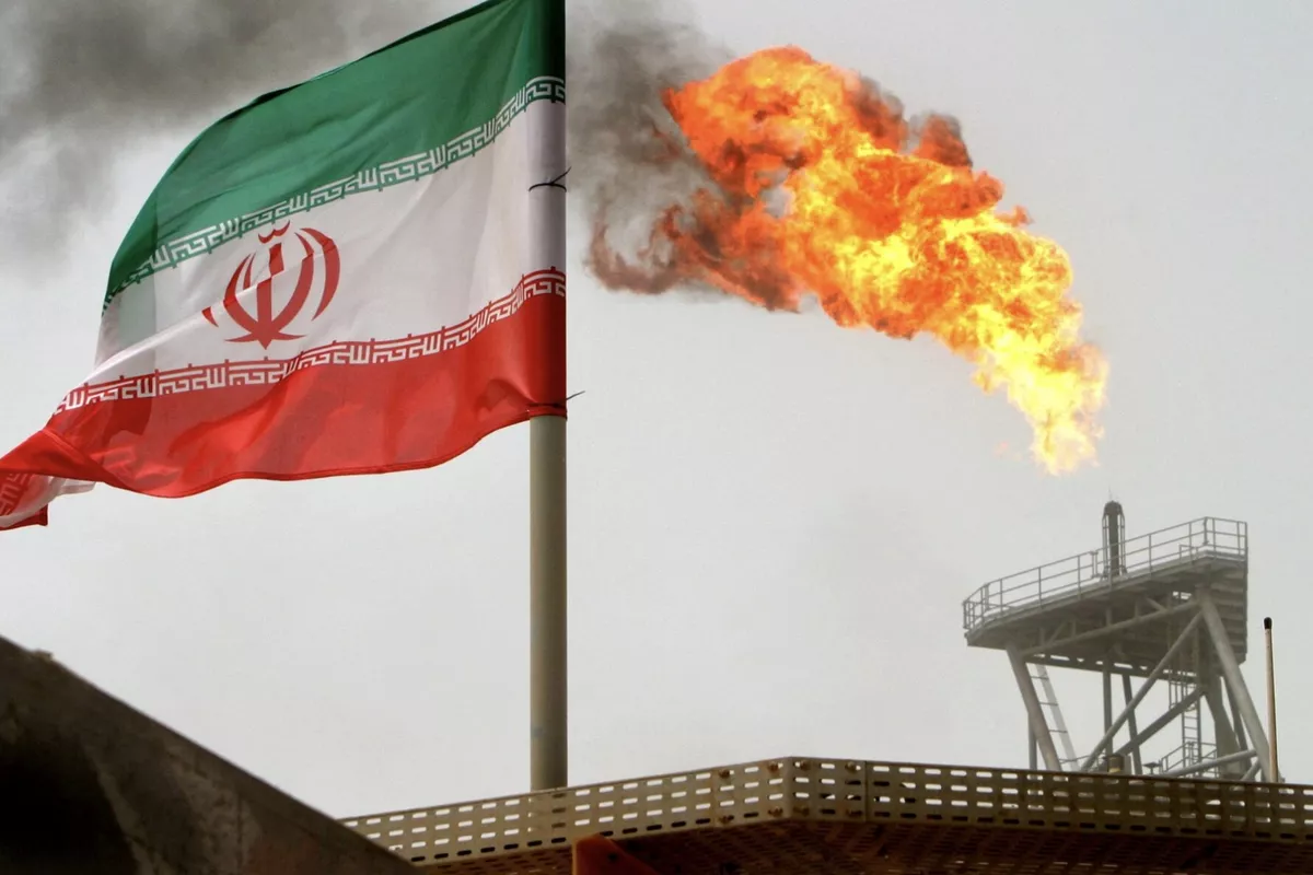 Iran Increases Oil Discount to China Amid Record-High Stocks at Teapot Refineries