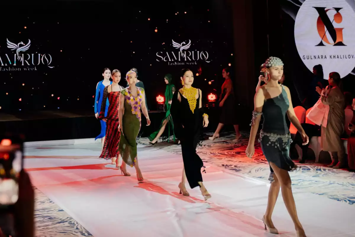 Azerbaijani Designer Gulnara Khalilova's Collection Earns Standing Ovation in Kazakhstan