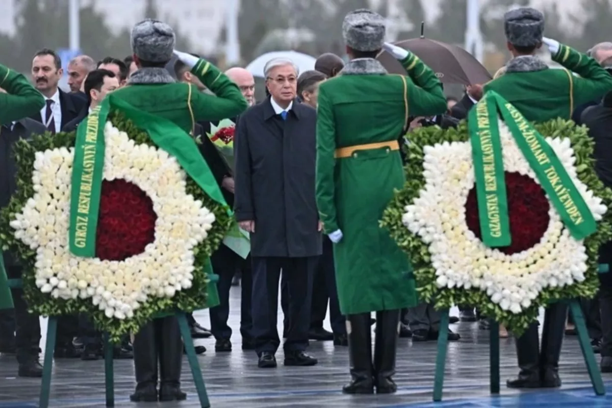 Kazakh Leader Participates in Wreath Ceremony in Turkmenistan